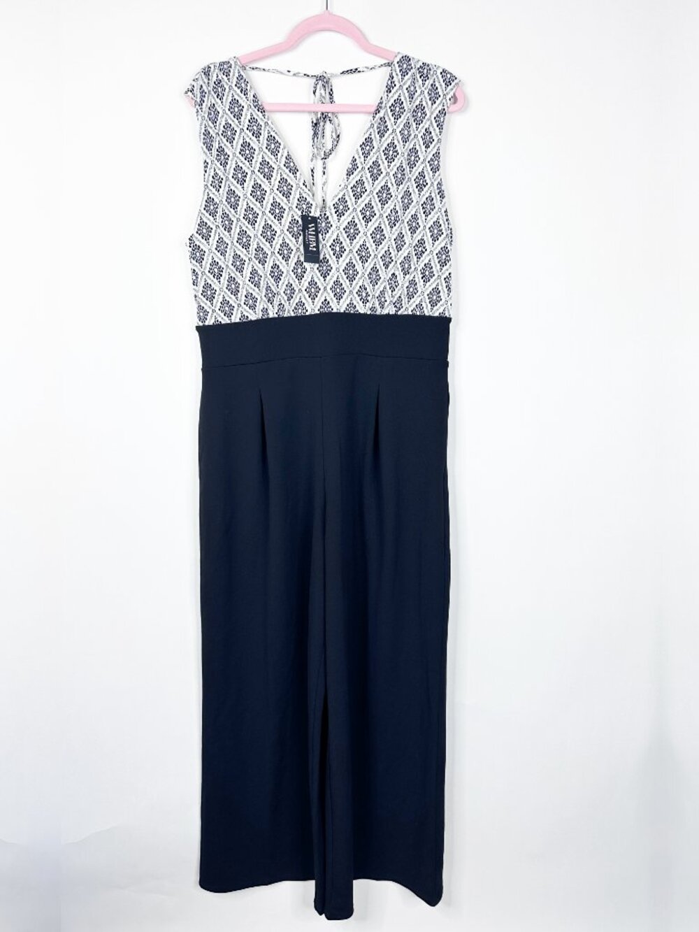 NWT White House Black Market Sleeveless VNeck Jumpsuit Kelly Diamond Ecru #A1991 - Picture 2 of 7